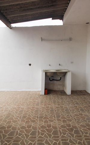 Casa para alugar com 100m², 2 quartos e sem vagaÁrea de Serviço