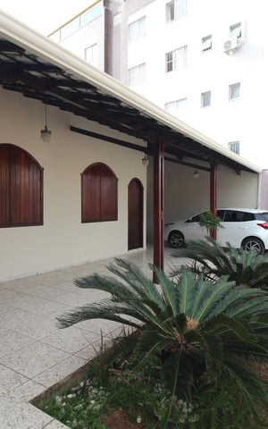 Casa à venda com 420m², 3 quartos e 5 vagasQuintal