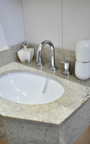 Apartamento à venda com 70m², 2 quartos e 2 vagas Apartamento à venda com 70m², 2 quartos e 2 vagasBanheiro da Suíte