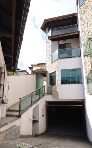Casa à venda com 220m², 3 quartos e 4 vagasFachada