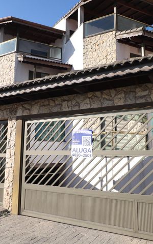 Casa à venda com 220m², 3 quartos e 4 vagasFachada