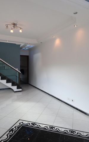 Casa à venda com 220m², 3 quartos e 4 vagasSala