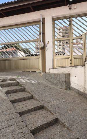 Casa à venda com 220m², 3 quartos e 4 vagasGaragem