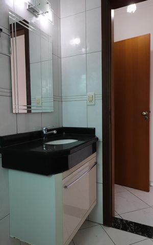 Casa à venda com 220m², 3 quartos e 4 vagasBanheiro da Suíte 1