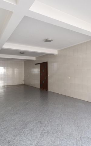 Casa à venda com 220m², 3 quartos e 4 vagasGaragem