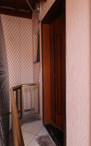 Casa à venda com 220m², 3 quartos e 4 vagasCorredor externo