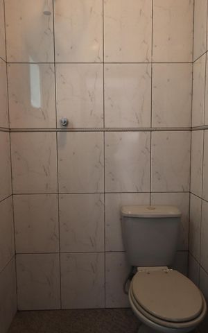 Casa à venda com 220m², 3 quartos e 4 vagasBanheiro de serviço