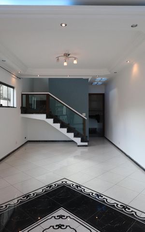 Casa à venda com 220m², 3 quartos e 4 vagasSala