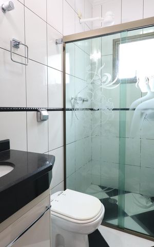 Casa à venda com 220m², 3 quartos e 4 vagasBanheiro da Suíte 2