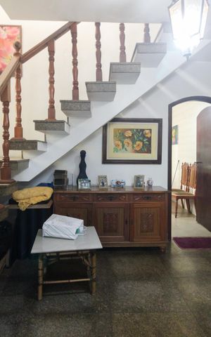 Casa à venda com 360m², 3 quartos e 3 vagas Casa à venda com 360m², 3 quartos e 3 vagasSala