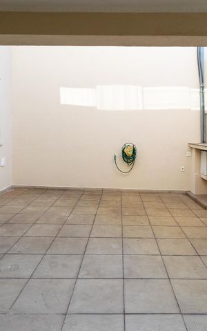 Casa à venda com 300m², 3 quartos e 3 vagas Casa à venda com 300m², 3 quartos e 3 vagasGaragem