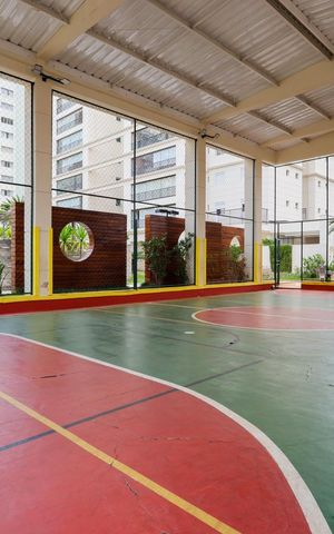 Apartamento à venda com 145m², 3 quartos e 2 vagas Apartamento à venda com 145m², 3 quartos e 2 vagasÁrea comum - Quadra esportiva