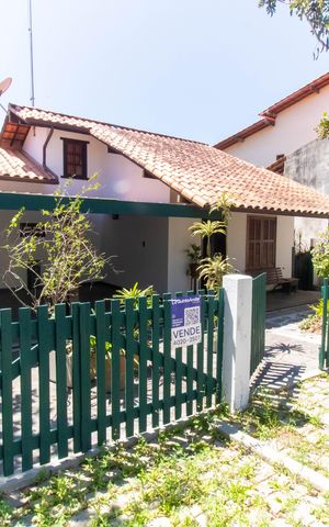 Casa de condomínio à venda com 210m², 4 quartos e 2 vagas Casa de condomínio à venda com 210m², 4 quartos e 2 vagasPlaquinha