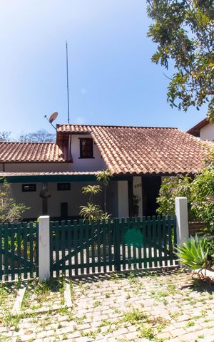 Casa de condomínio à venda com 210m², 4 quartos e 2 vagas Casa de condomínio à venda com 210m², 4 quartos e 2 vagasFachada