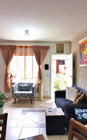 Casa de condomínio à venda com 90m², 2 quartos e 2 vagasSala