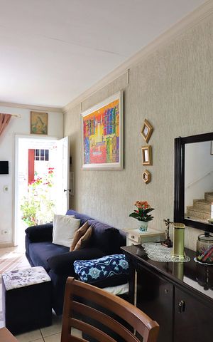 Casa de condomínio à venda com 90m², 2 quartos e 2 vagasSala