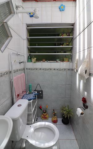 Casa de condomínio à venda com 90m², 2 quartos e 2 vagasBanheiro Social 2