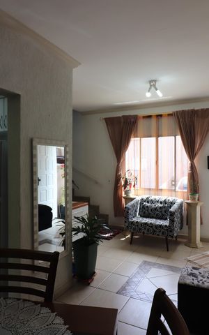 Casa de condomínio à venda com 90m², 2 quartos e 2 vagasSala
