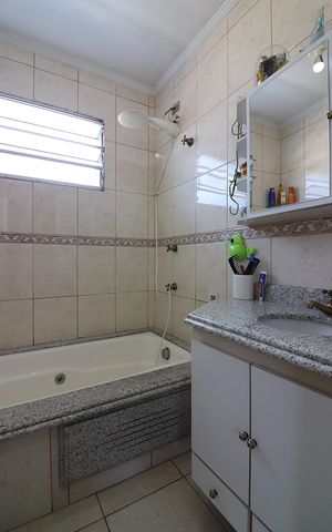 Casa de condomínio à venda com 90m², 2 quartos e 2 vagasBanheiro Social