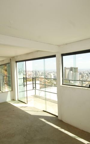 Casa para alugar com 500m², 5 quartos e 6 vagasSuíte