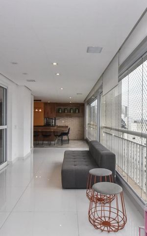 Apartamento à venda com 200m², 3 quartos e 3 vagasVaranda