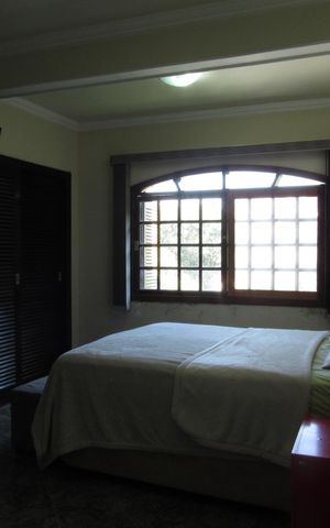 Casa à venda com 300m², 3 quartos e 2 vagasSuíte