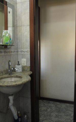 Casa à venda com 300m², 3 quartos e 2 vagasBanheiro