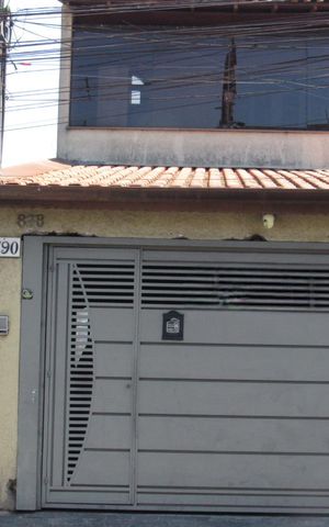 Casa à venda com 300m², 3 quartos e 2 vagas Casa à venda com 300m², 3 quartos e 2 vagasFachada e Placa