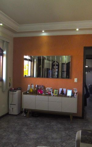 Casa à venda com 300m², 3 quartos e 2 vagasSala