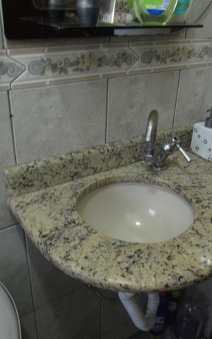 Casa à venda com 300m², 3 quartos e 2 vagasBanheiro