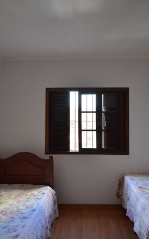 Casa à venda com 323m², 3 quartos e 4 vagasQuarto 2
