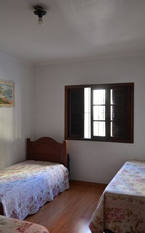 Casa à venda com 323m², 3 quartos e 4 vagasQuarto 2