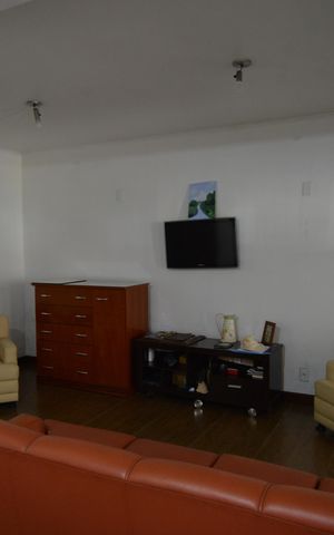Casa à venda com 323m², 3 quartos e 4 vagasSala