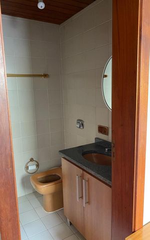 Apartamento à venda com 165m², 3 quartos e 1 vaga Apartamento à venda com 165m², 3 quartos e 1 vagaBanheiro 2