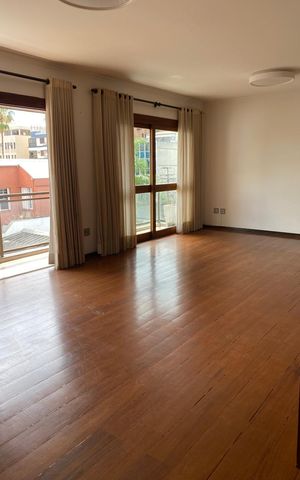 Apartamento à venda com 165m², 3 quartos e 1 vaga Apartamento à venda com 165m², 3 quartos e 1 vagaSala
