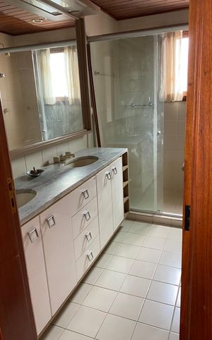 Apartamento à venda com 165m², 3 quartos e 1 vaga Apartamento à venda com 165m², 3 quartos e 1 vagaBanheiro 1
