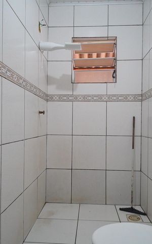 Casa à venda com 100m², 4 quartos e 2 vagasBanheiro 1