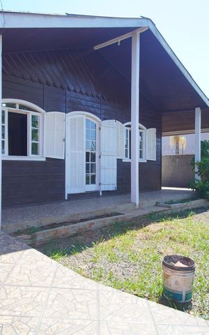 Casa à venda com 100m², 4 quartos e 2 vagasÁrea externa