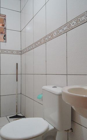 Casa à venda com 100m², 4 quartos e 2 vagasBanheiro 1