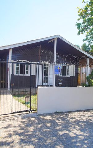 Casa à venda com 100m², 4 quartos e 2 vagasFachada