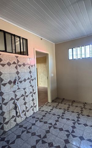 Casa à venda com 79m², 4 quartos e 1 vagaSala