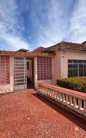 Casa à venda com 280m², 2 quartos e 1 vaga Casa à venda com 280m², 2 quartos e 1 vagaQuintal