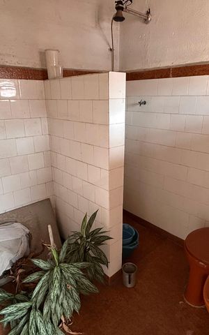 Casa à venda com 280m², 2 quartos e 1 vaga Casa à venda com 280m², 2 quartos e 1 vagaBanheiro de serviço