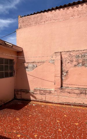 Casa à venda com 280m², 2 quartos e 1 vaga Casa à venda com 280m², 2 quartos e 1 vagaQuintal