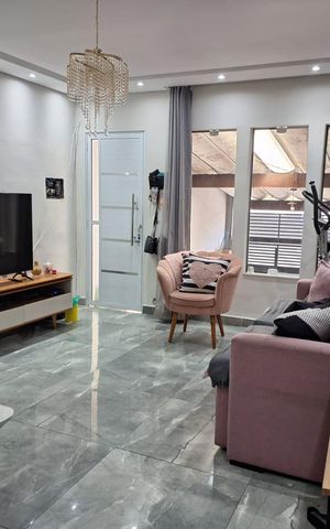 Casa à venda com 112m², 3 quartos e 1 vaga Casa à venda com 112m², 3 quartos e 1 vagaSala