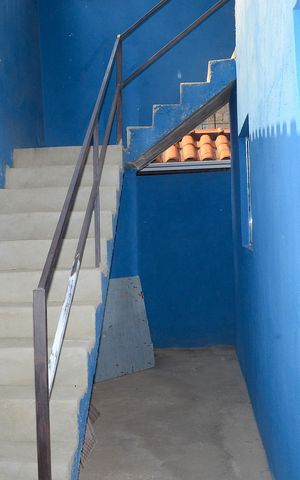Casa para alugar com 250m², 2 quartos e 2 vagasEscada