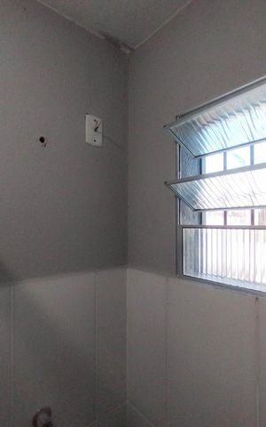 Casa de condomínio para alugar com 58m², 2 quartos e sem vaga Casa de condomínio para alugar com 58m², 2 quartos e sem vagaBanheiro