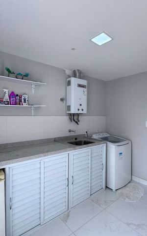 Casa de condomínio à venda com 407m², 5 quartos e 2 vagas Casa de condomínio à venda com 407m², 5 quartos e 2 vagasÁrea de Serviço