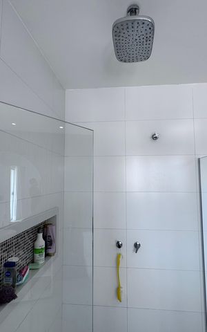 Casa de condomínio à venda com 407m², 5 quartos e 2 vagas Casa de condomínio à venda com 407m², 5 quartos e 2 vagasBanheiro da Suíte 1