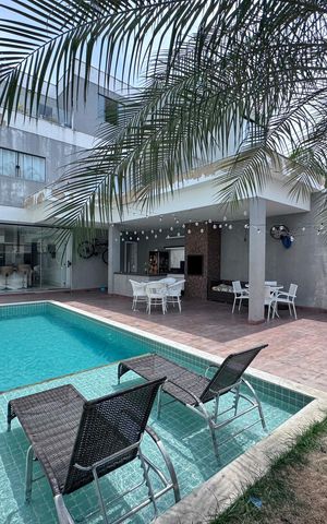 Casa de condomínio à venda com 407m², 5 quartos e 2 vagas Casa de condomínio à venda com 407m², 5 quartos e 2 vagasÁrea externa